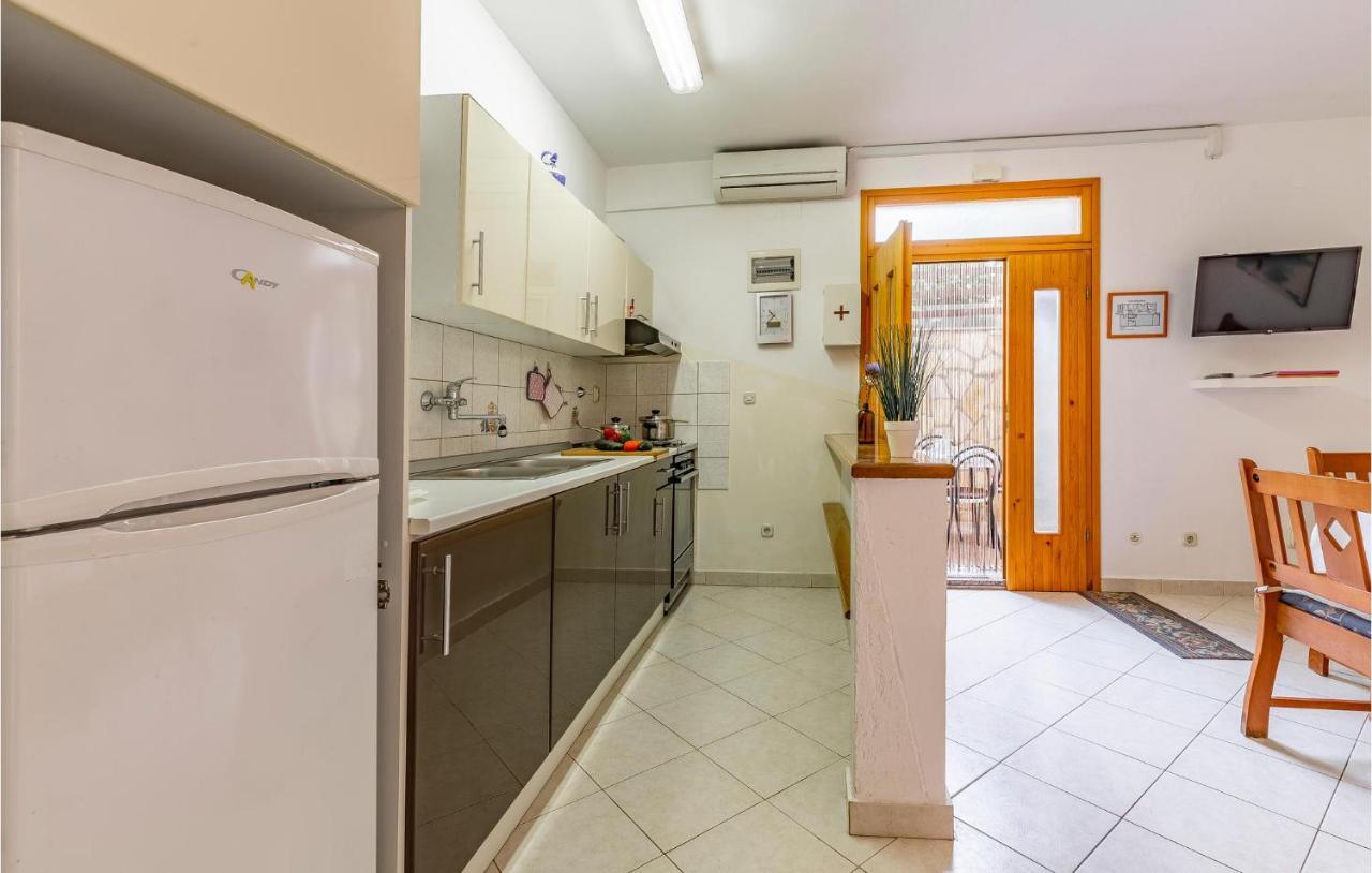 2 Bedroom Stunning Apartment In Rovinj Ngoại thất bức ảnh