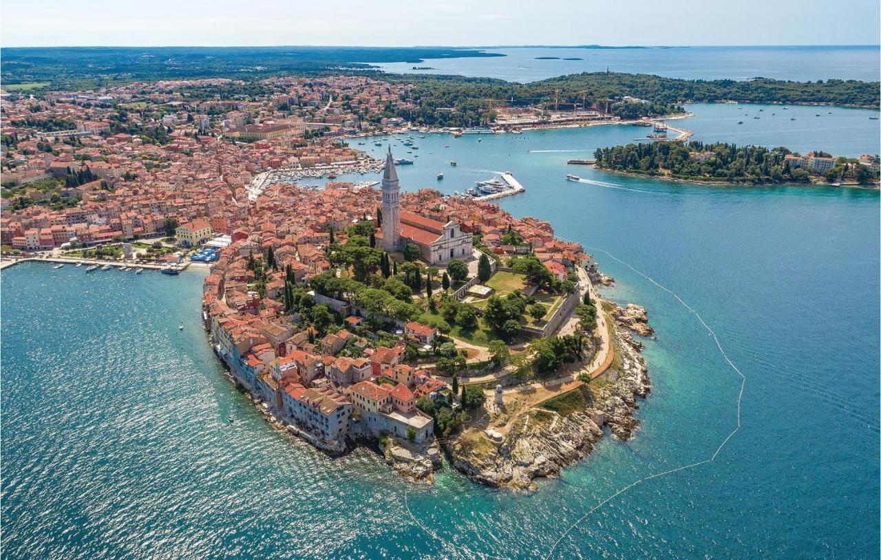 2 Bedroom Stunning Apartment In Rovinj Ngoại thất bức ảnh