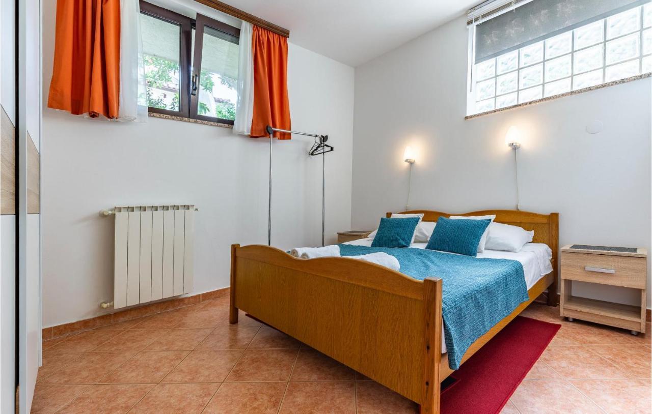 2 Bedroom Stunning Apartment In Rovinj Ngoại thất bức ảnh