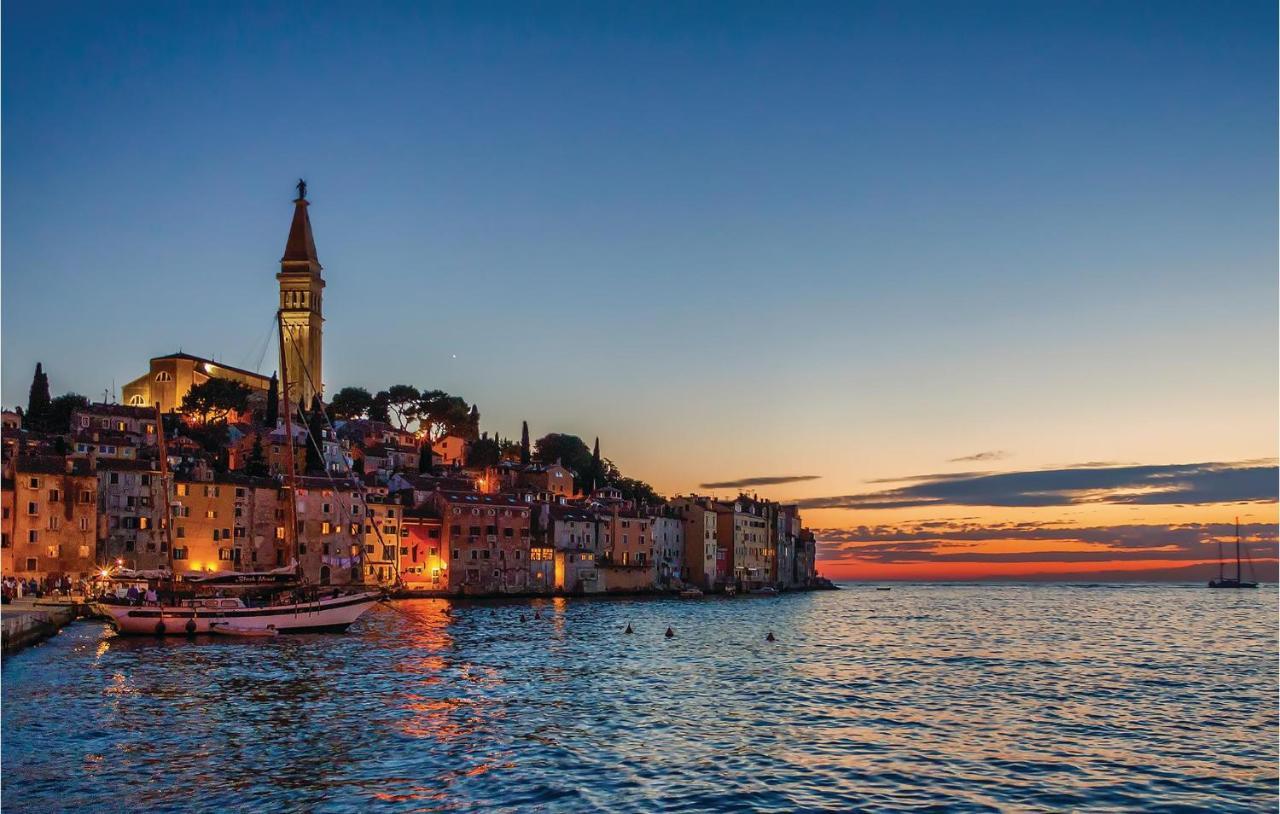 2 Bedroom Stunning Apartment In Rovinj Ngoại thất bức ảnh