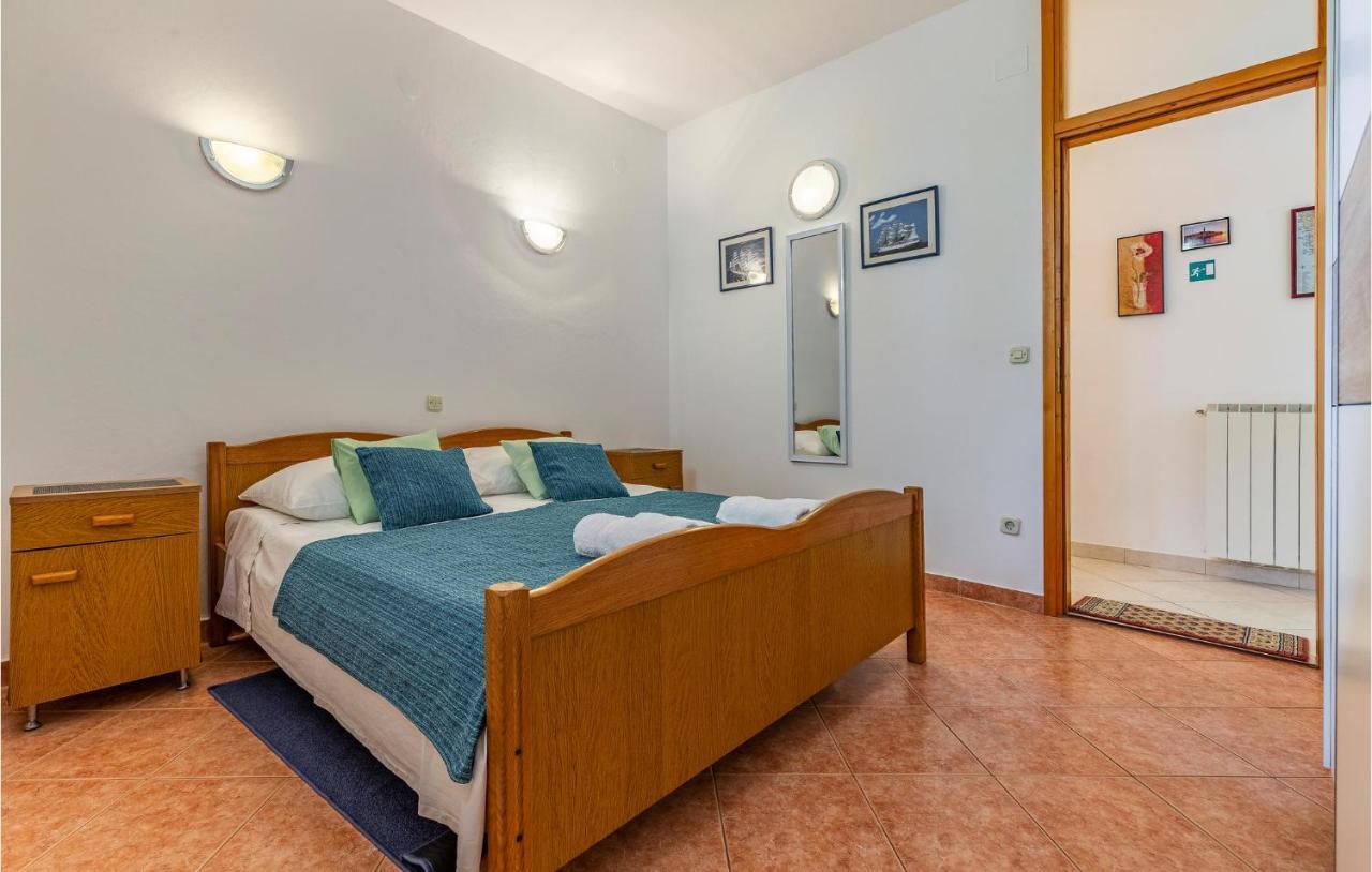 2 Bedroom Stunning Apartment In Rovinj Ngoại thất bức ảnh