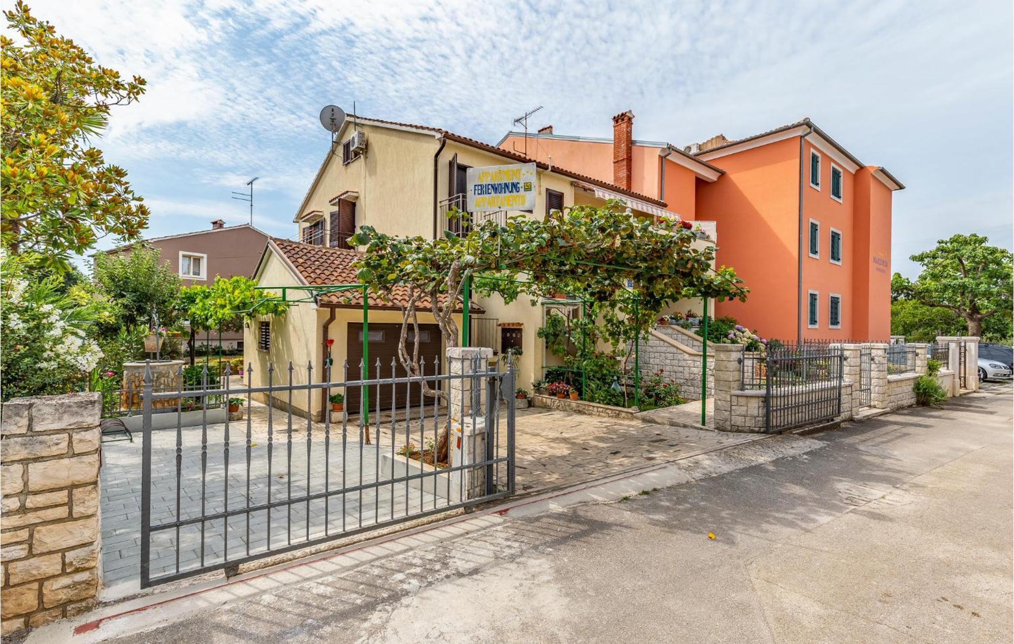 2 Bedroom Stunning Apartment In Rovinj Ngoại thất bức ảnh